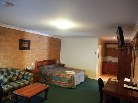 Cobar Town And Country Motor Inn - Surfers Paradise Gold Coast 3