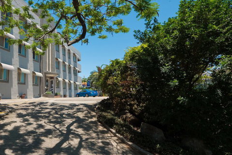 Hampton Court Apartments - Surfers Paradise Gold Coast 3