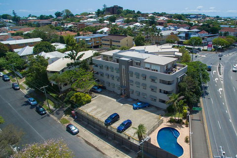 Hampton Court Apartments - Surfers Paradise Gold Coast 2