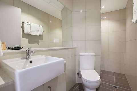Ramada Suites By Wyndham Zen Quarter Darwin - Surfers Paradise Gold Coast 4