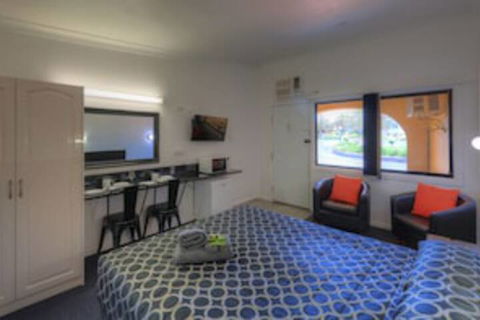 Twin Swans Motel - Surfers Paradise Gold Coast 0