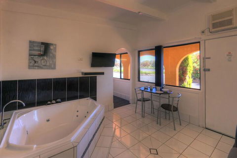 Twin Swans Motel - Surfers Paradise Gold Coast 7