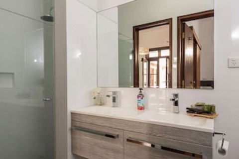 Fairway Manor Accommodation - Surfers Paradise Gold Coast 0