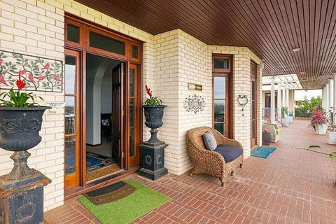 Fairway Manor Accommodation - Surfers Paradise Gold Coast 1