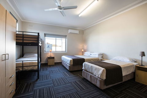 Toongabbie Hotel - Surfers Paradise Gold Coast 5