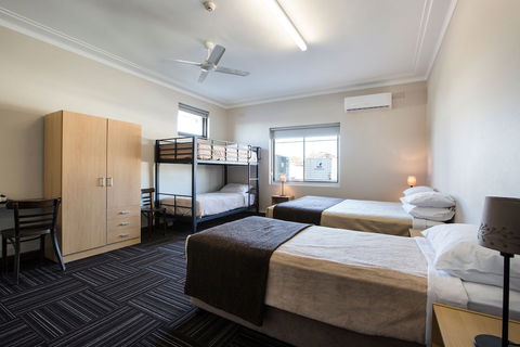 Toongabbie Hotel - Surfers Paradise Gold Coast 3