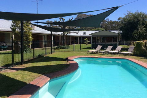 Greenways Holiday Units - Surfers Paradise Gold Coast 1