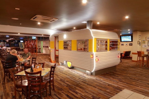 Bribie Island Hotel - Surfers Paradise Gold Coast 2