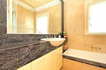 ABC Accommodation - Rosebud - Surfers Paradise Gold Coast 3