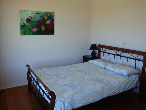 Absolute Waterfront Cottage - Surfers Paradise Gold Coast 6
