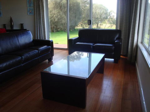 Absolute Waterfront Cottage - Surfers Paradise Gold Coast 2