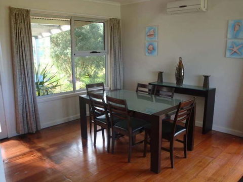 Absolute Waterfront Cottage - Surfers Paradise Gold Coast 4