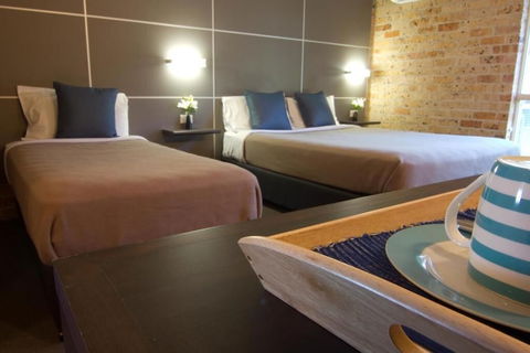 Lakeview Hotel Motel - Surfers Paradise Gold Coast 3