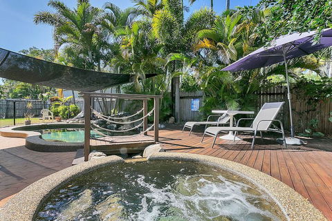 Beachcomber - Surfers Paradise Gold Coast 1