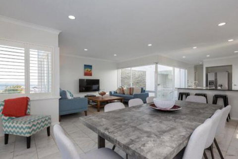 Cottesloe Beach House II - Surfers Paradise Gold Coast 1