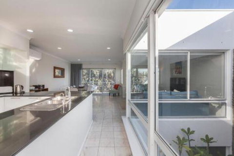Cottesloe Beach House II - Surfers Paradise Gold Coast 4