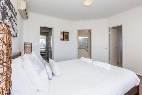 Cottesloe Beach House II - Surfers Paradise Gold Coast 5
