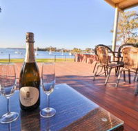 Lakefront Simplicity - Surfers Paradise Gold Coast
