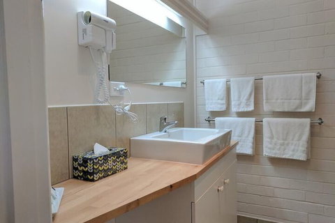 Lake Bolac Motel - Surfers Paradise Gold Coast 4