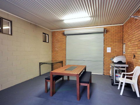 The Studio On The Lake At Fishing Point Lake Macquarie Honestly Put The Line In & Catch Fish - Surfers Paradise Gold Coast 5