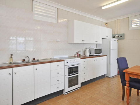 The Studio On The Lake At Fishing Point Lake Macquarie Honestly Put The Line In & Catch Fish - Surfers Paradise Gold Coast 4