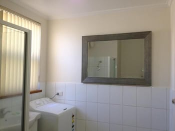 Longbeach Apartments Coffin Bay - Surfers Paradise Gold Coast 2