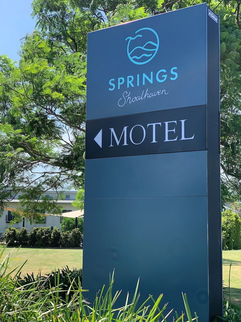 Springs  Shoalhaven - Surfers Paradise Gold Coast 0