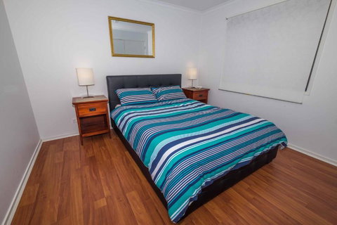 Demure Charm - Surfers Paradise Gold Coast 3