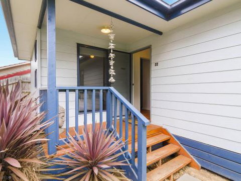 Demure Charm - Surfers Paradise Gold Coast 6