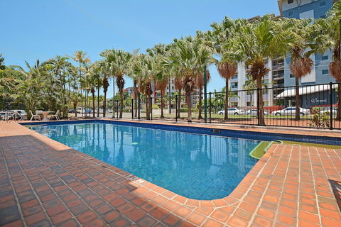 Peninsula Apartments Darwin - Surfers Paradise Gold Coast 1