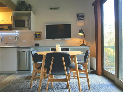 CHILL OUT At THREDBO - Surfers Paradise Gold Coast 3