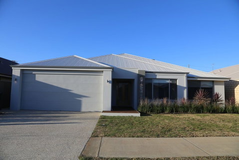 Rainbow Dream House PERTH Holiday Home - Surfers Paradise Gold Coast 0