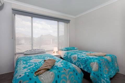 Rainbow Dream House PERTH Holiday Home - Surfers Paradise Gold Coast 3