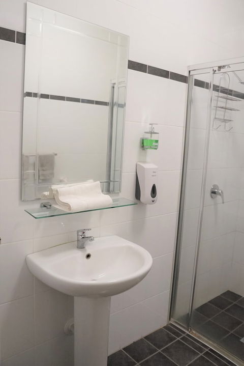 Wisemans Inn Hotel - Surfers Paradise Gold Coast 3