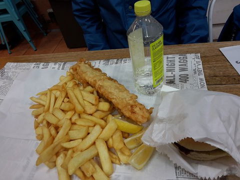 Oakleigh Fish & Chippery - Surfers Paradise Gold Coast 0