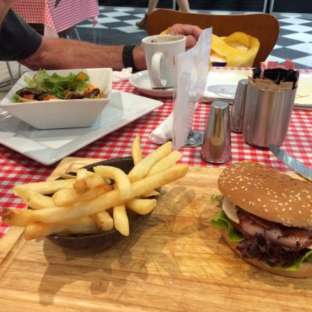 D'Cafe Richmond - Surfers Paradise Gold Coast 0