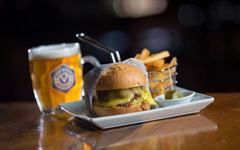 Alpine Hotel Bright - Surfers Paradise Gold Coast 2