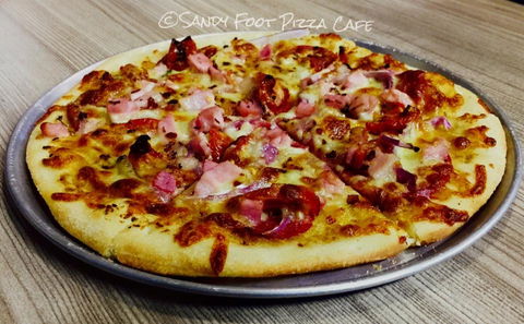 Sandy Foot Pizza Cafe - Surfers Paradise Gold Coast 1