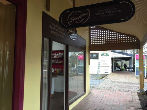 Oaktree Truffles - Surfers Paradise Gold Coast 0