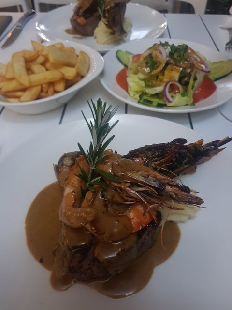 Omeros Bros Seafood Restaurant - Surfers Paradise Gold Coast 3