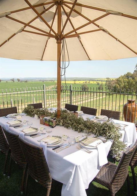 Cottontails Restaurant And Winery - Surfers Paradise Gold Coast 3