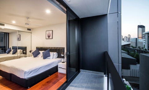 Arise Atlas - Surfers Paradise Gold Coast 10