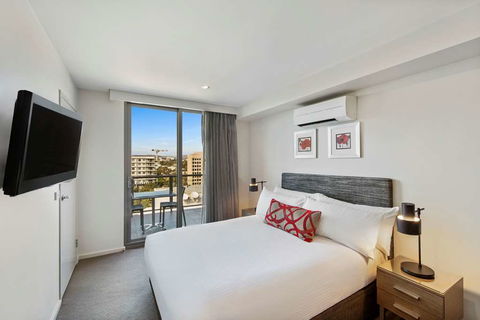 Adina Serviced Apts Canberra Dickson - Surfers Paradise Gold Coast 11