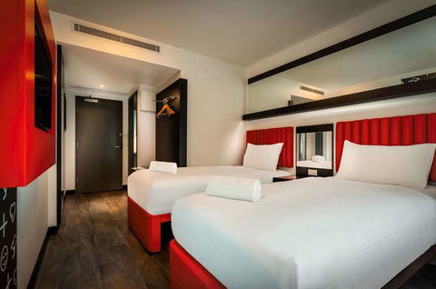 Essence Hotel Carlton - Surfers Paradise Gold Coast 6