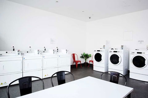 Essence Hotel Carlton - Surfers Paradise Gold Coast 9