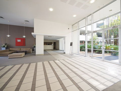 Oaks Mews - Surfers Paradise Gold Coast 1