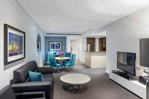 Meriton Suites World Tower - Surfers Paradise Gold Coast 2