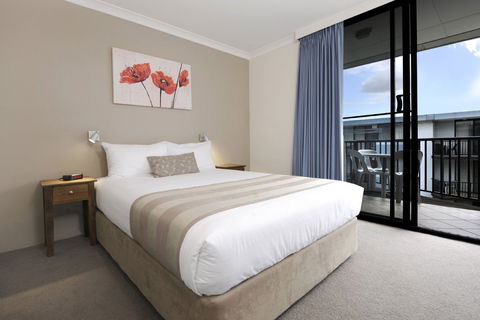 Assured Waterside Apartments - Surfers Paradise Gold Coast 1