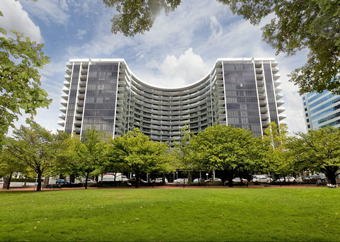 Astra Canberra Manhattan - Surfers Paradise Gold Coast 0