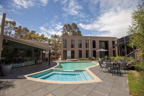 Dingley International Hotel - Surfers Paradise Gold Coast 1